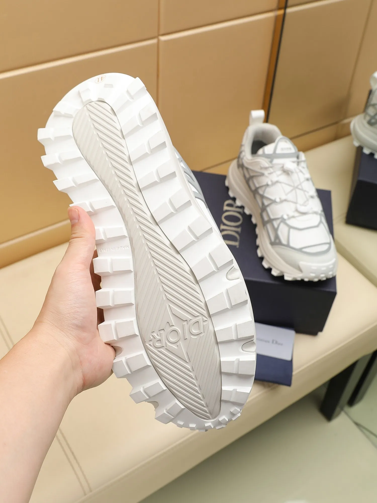 Men's Men's Shoes 💰520 [New Style] 🏍️🏍️Dior-B31 RUNNER sneakers highlight the fashionable silhouette, decorated with curved cannage pattern, reinterpreting classic patterns in a structural style, enriching Dior's 2023 summer men's wear series. Meticulously crafted using the advanced craftsmanship of hiking shoes, it blends outdoor culture with Dior heritage. Code number 38-45, multiple colors available, 38-44 (45 can be customized